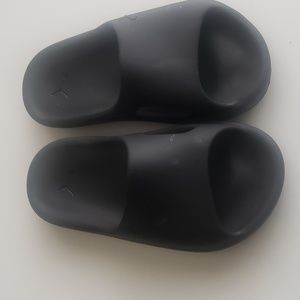 Black Puma Slides